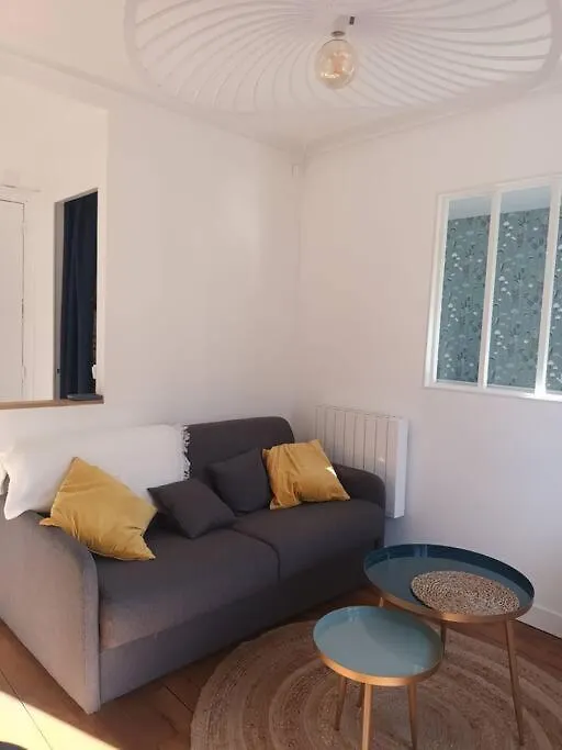 Tres Parisien Et Ensoleille Apartment 0*, Paris France