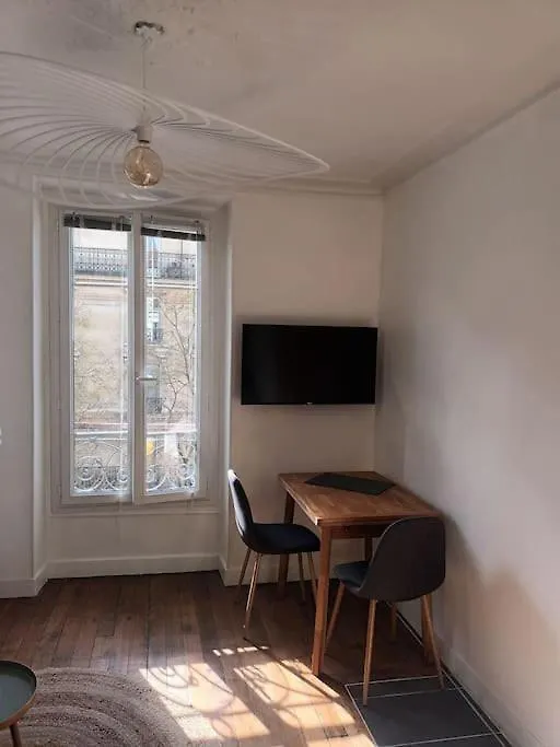 Tres Parisien Et Ensoleille Apartment France