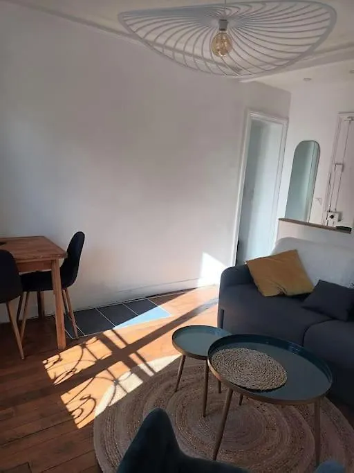 Tres Parisien Et Ensoleille Apartment France