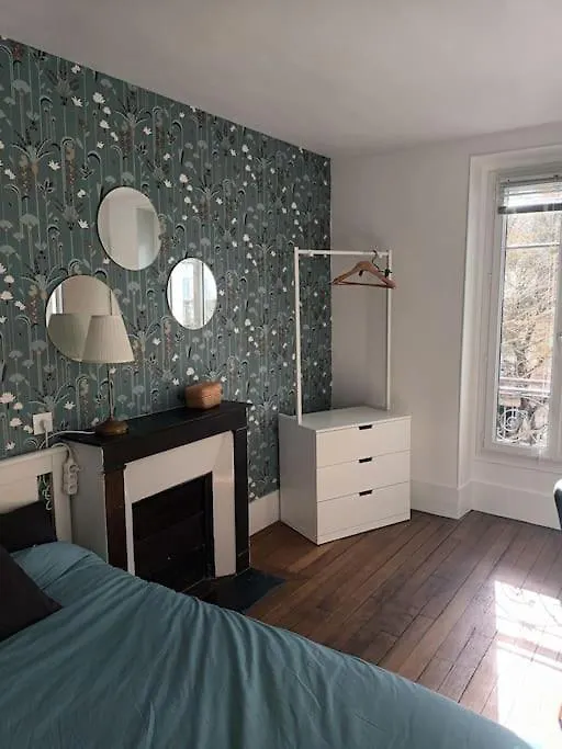 Tres Parisien Et Ensoleille Apartment 0*, Paris France
